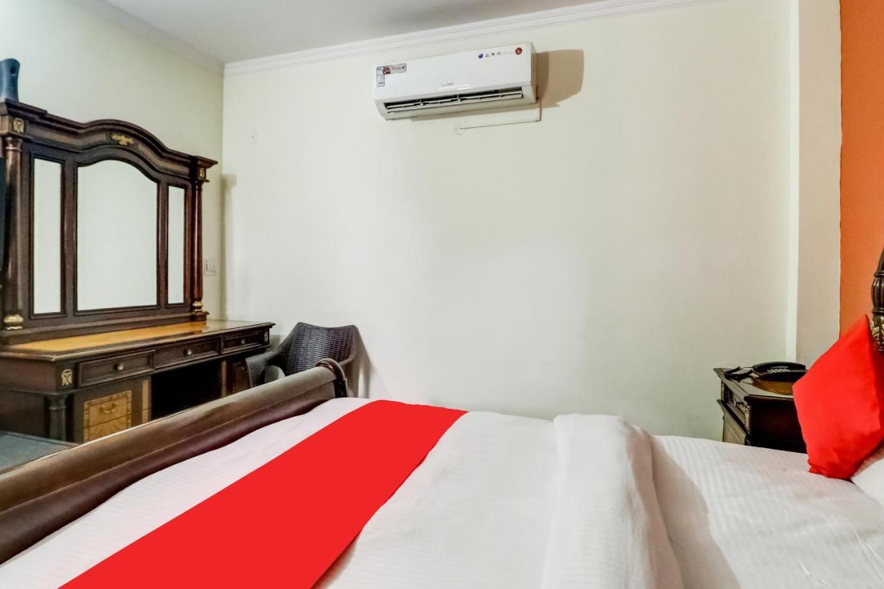 Oyo Hotel R K Residency Γκουργκάον Εξωτερικό φωτογραφία