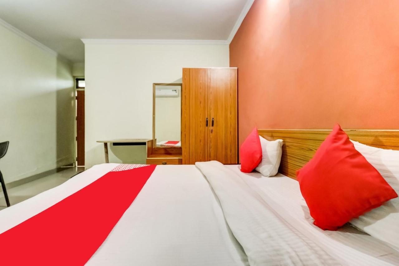 Oyo Hotel R K Residency Γκουργκάον Εξωτερικό φωτογραφία