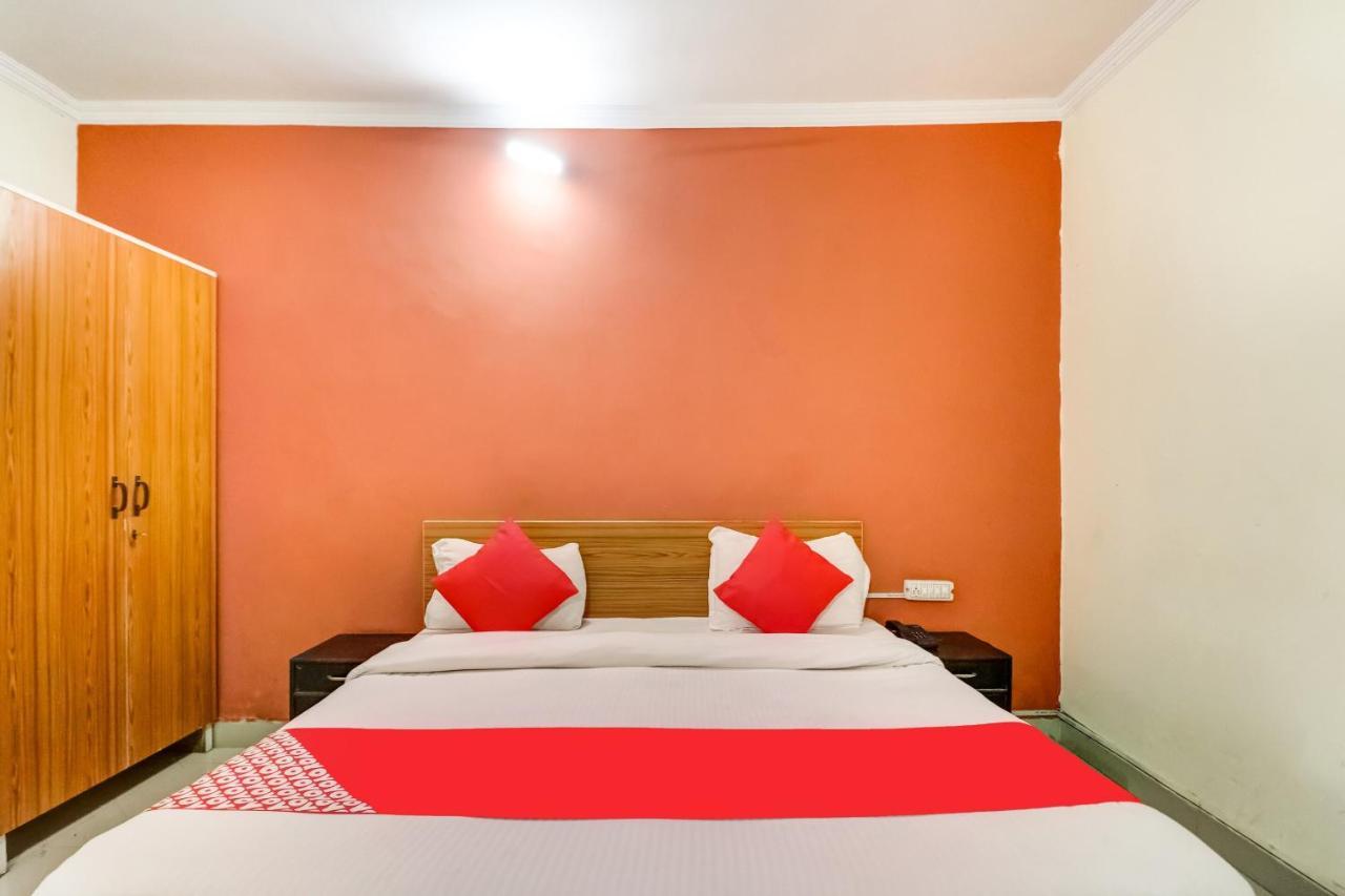 Oyo Hotel R K Residency Γκουργκάον Εξωτερικό φωτογραφία