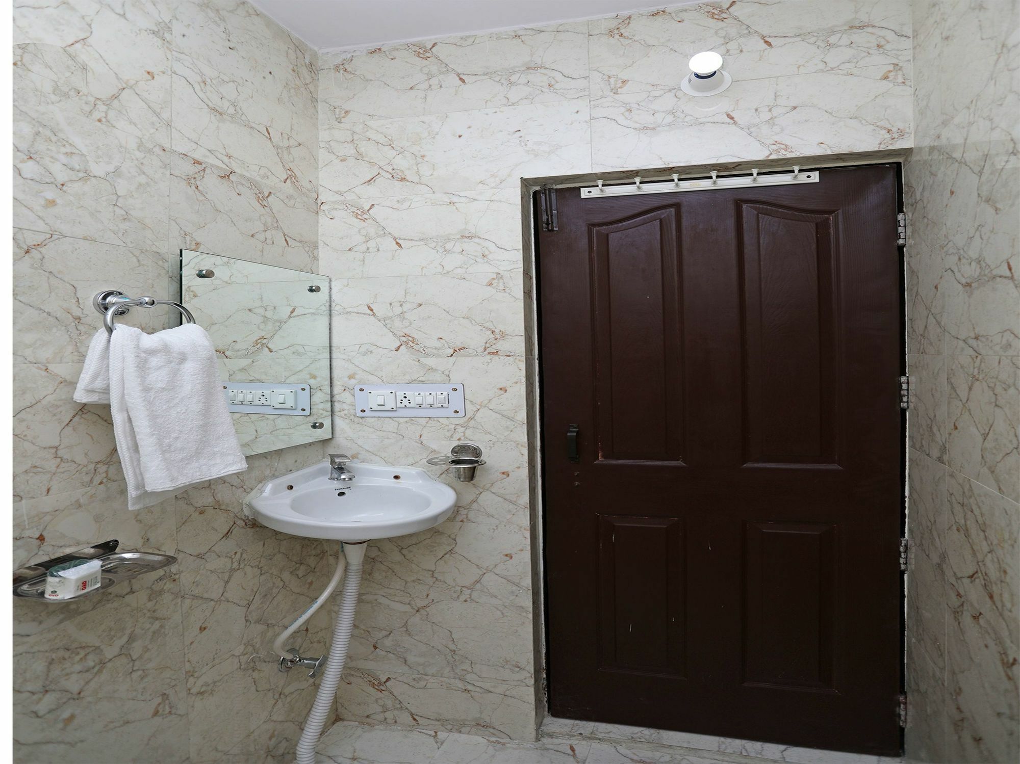 Oyo Hotel R K Residency Γκουργκάον Εξωτερικό φωτογραφία